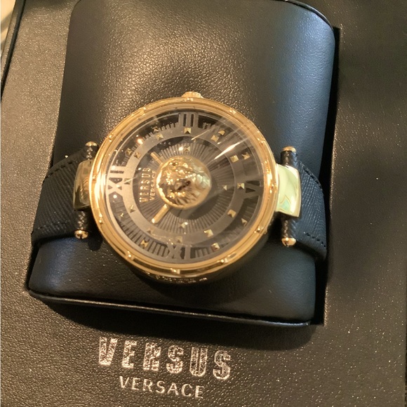 Beautiful Versace watch Gorgeous unisex - Picture 2 of 3